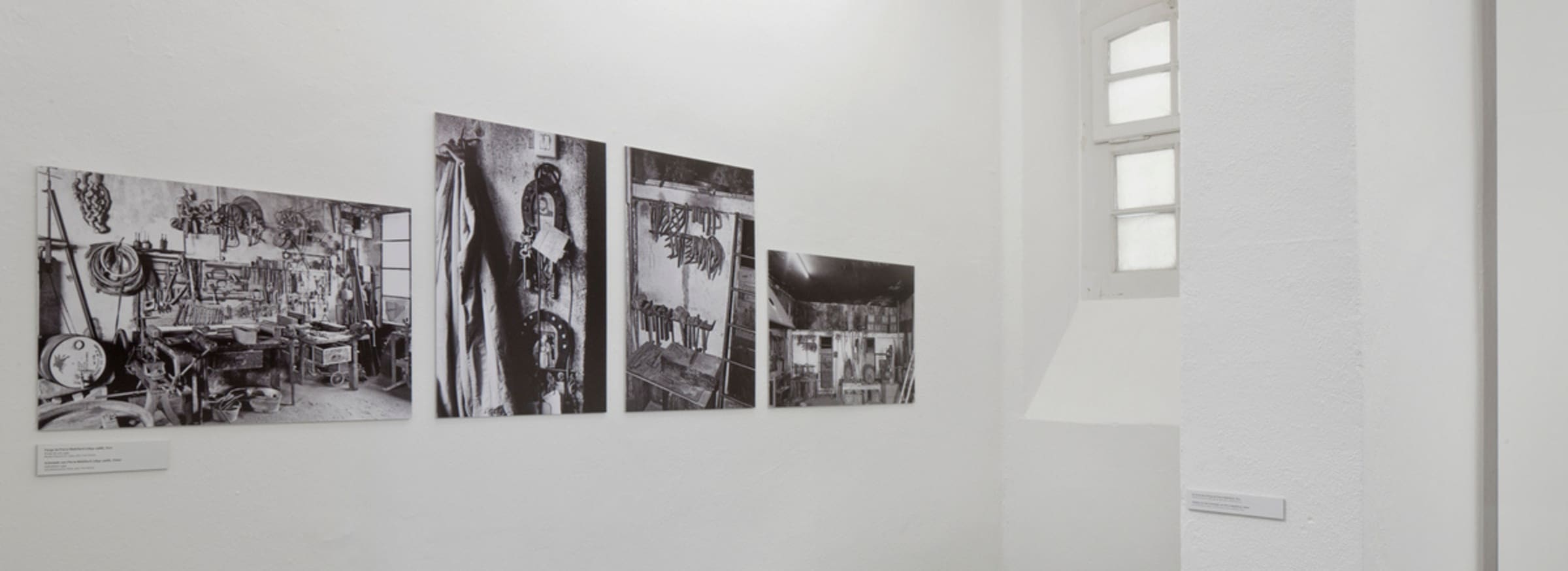 Vue de salle si loin et si proche © Musées cantonaux du Valais, Sion. Photo Thomas Andenmatten